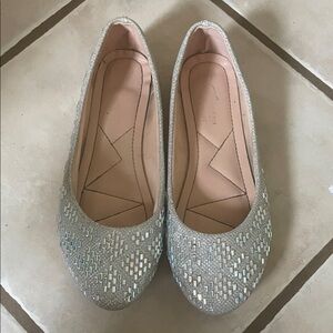 Forever Link Shimmering Silver Flats size 6
